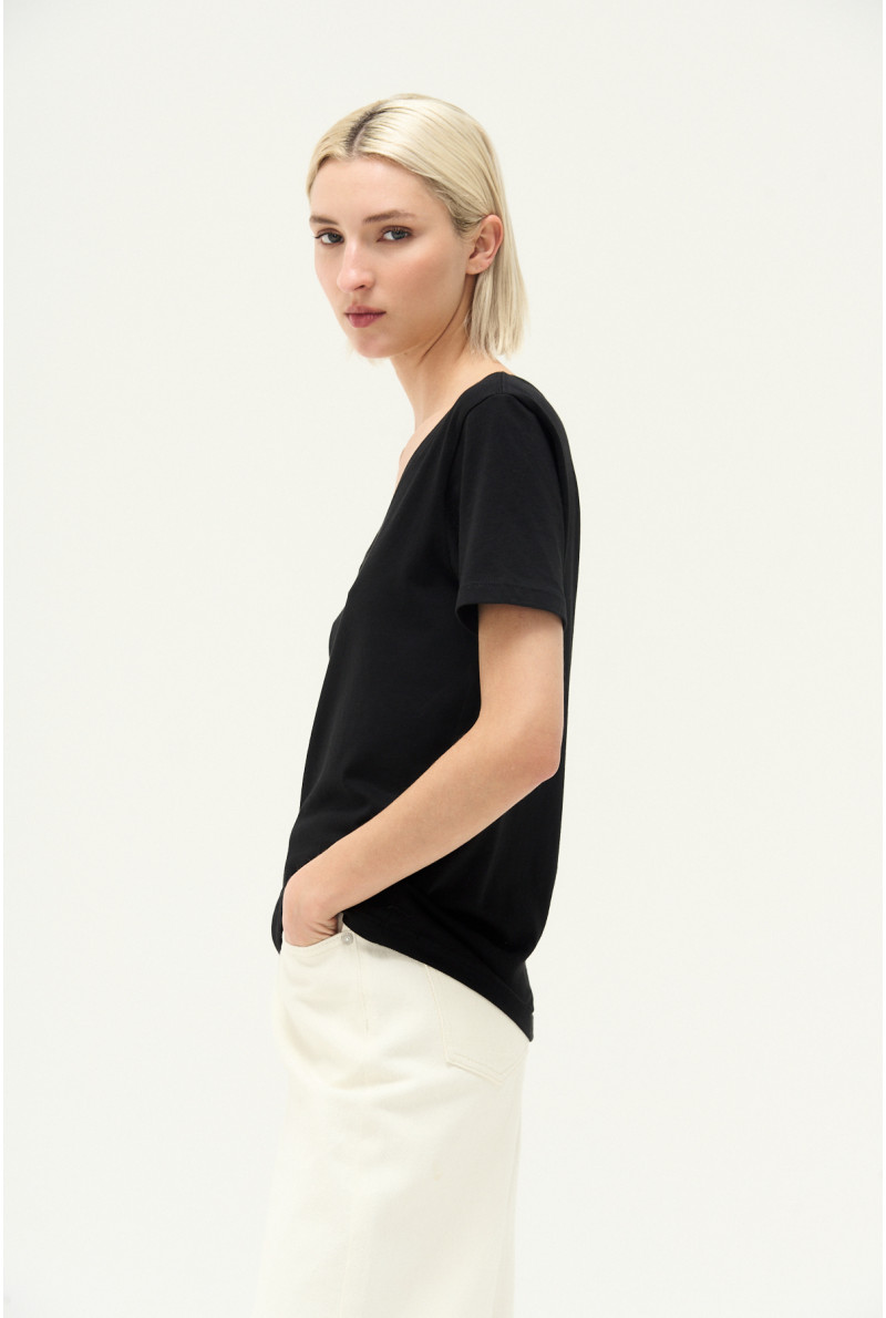 REMERA V M/C TAYLOR