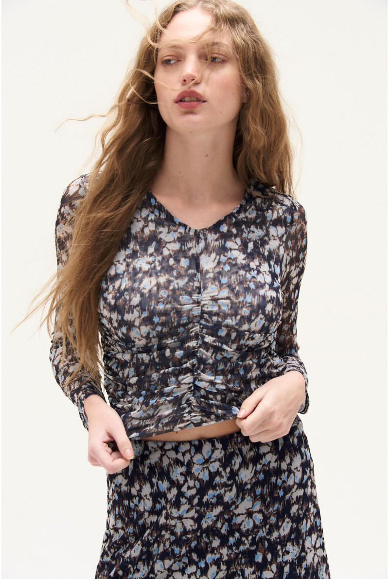 REMERA V M/L ETTA