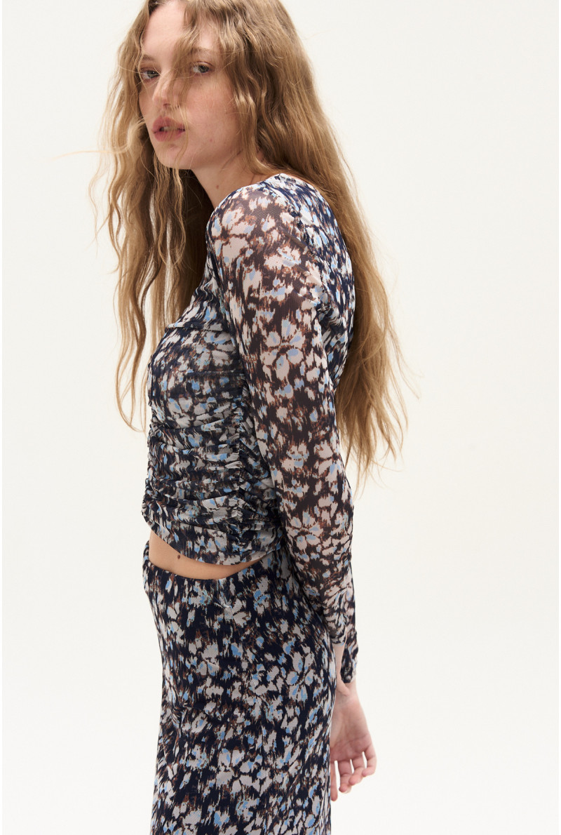 REMERA V M/L ETTA