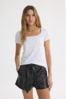 REMERA C/CUADRADO M/C ARIANA