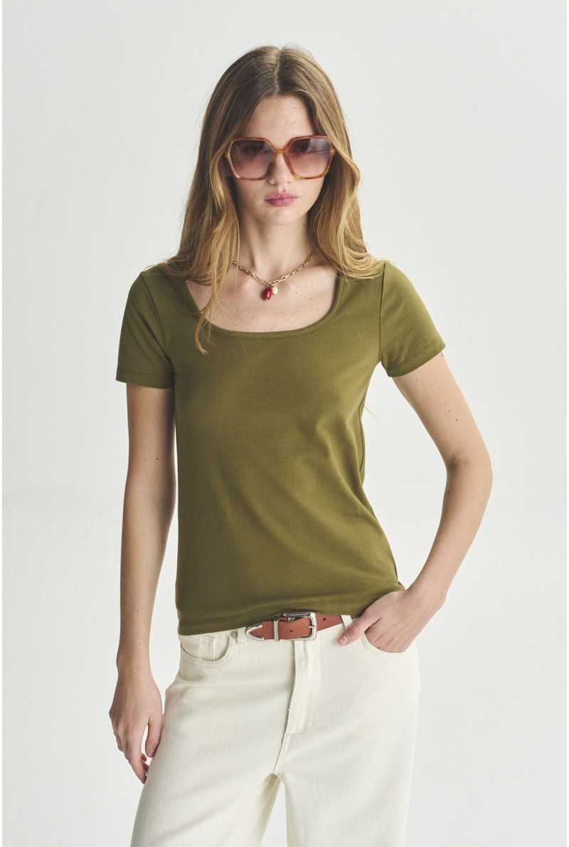 REMERA C/CUADRADO M/C HAROLD