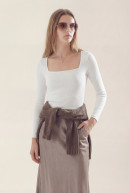 REMERA CUELLO CUADRADO KYLIE