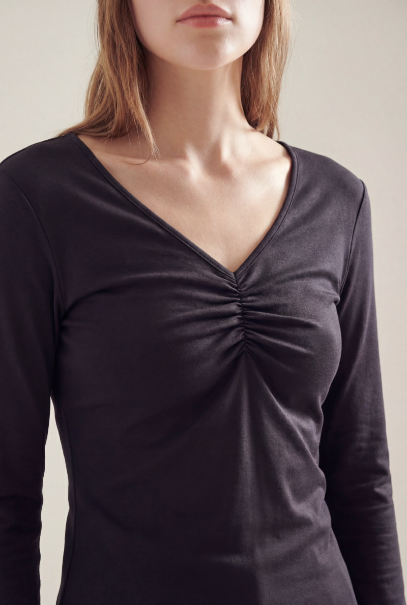 REMERA CUELLO V  DYLAN