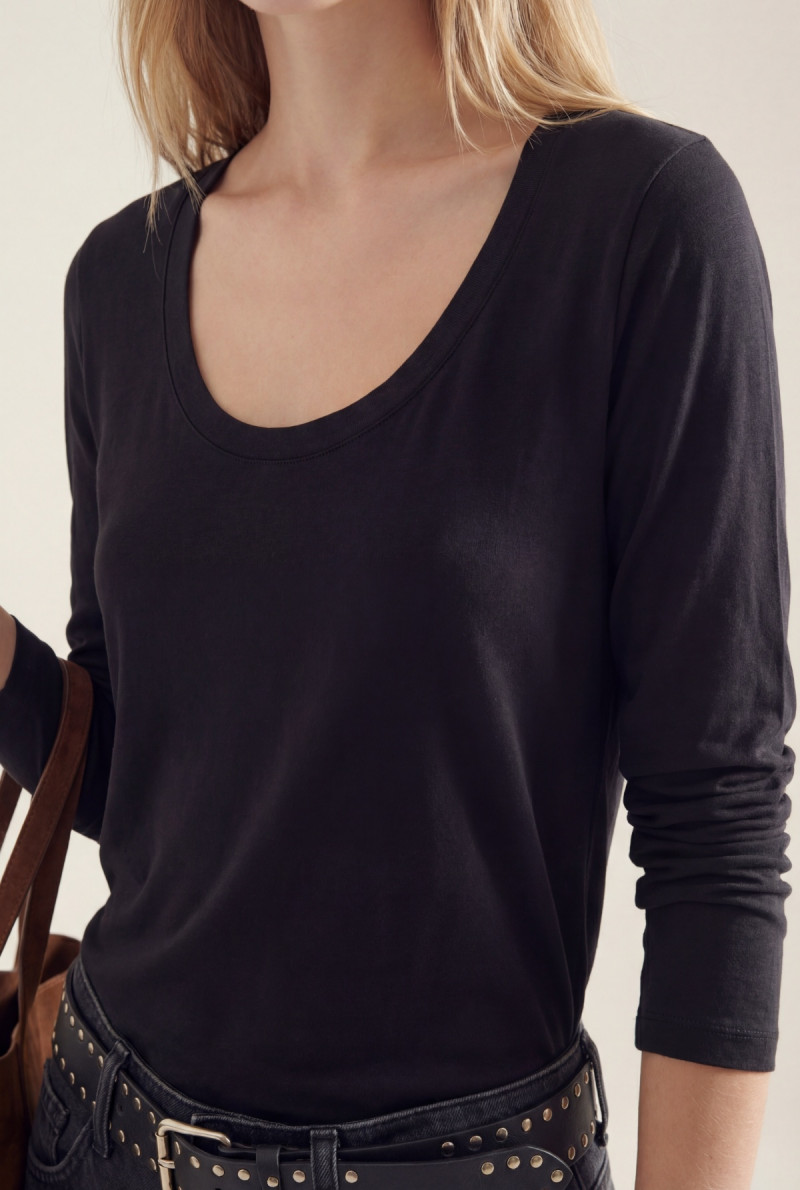 REMERA CUELLO U  DYLAN