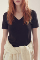 REMERA CUELLO V MANGA CORTA NAOMI