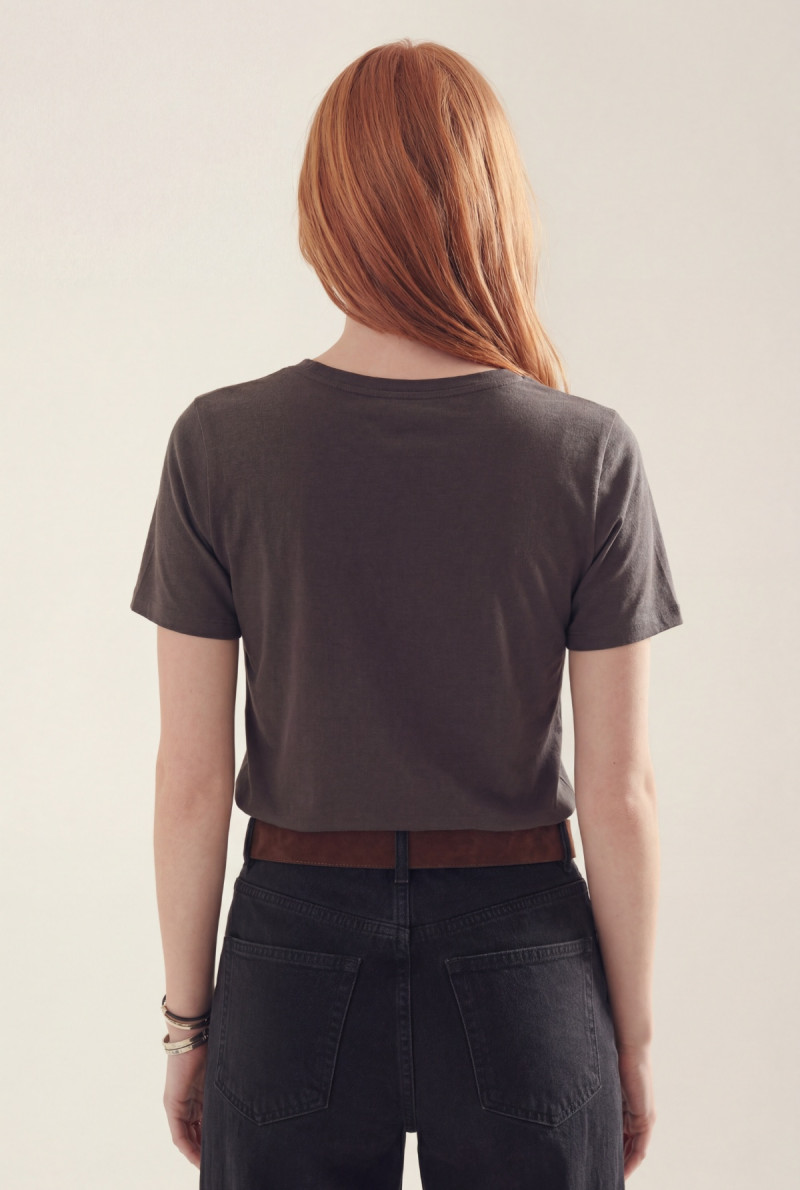 REMERA CUELLO V MANGA CORTA NAOMI