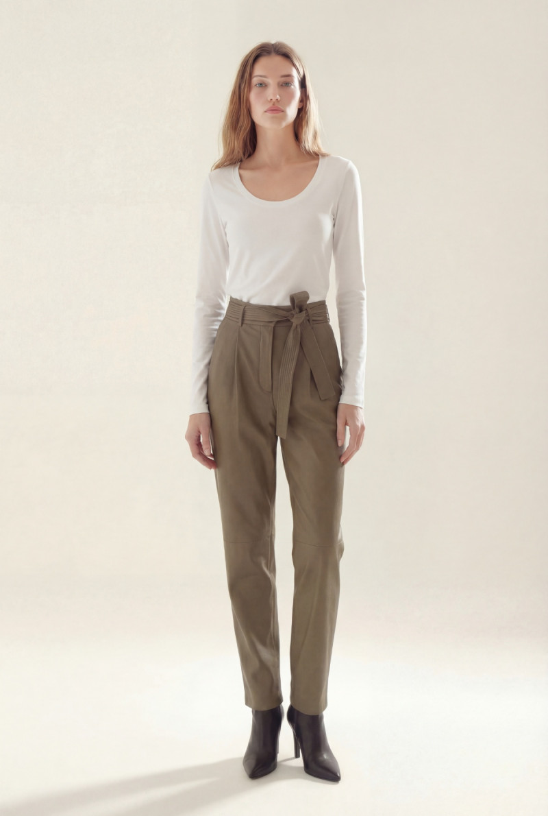 REMERA CUELLO U DYLAN