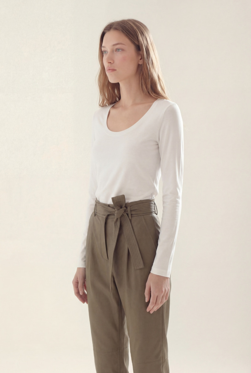 REMERA CUELLO U DYLAN