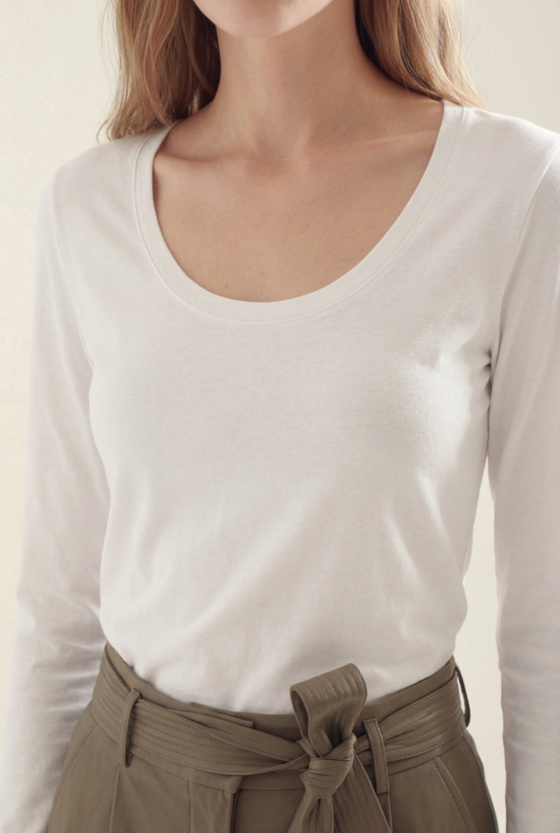 REMERA CUELLO U DYLAN