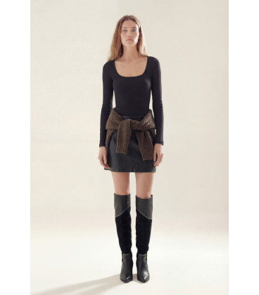 REMERA CUELLO CUADRADO KYLIE