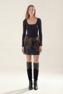 REMERA CUELLO CUADRADO KYLIE