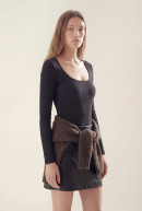 REMERA CUELLO CUADRADO KYLIE