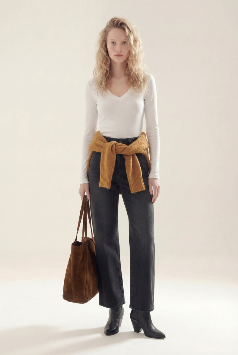 REMERA CUELLO V SIMONE