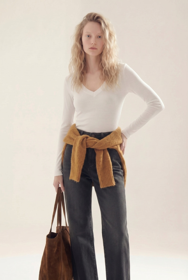 REMERA CUELLO V SIMONE