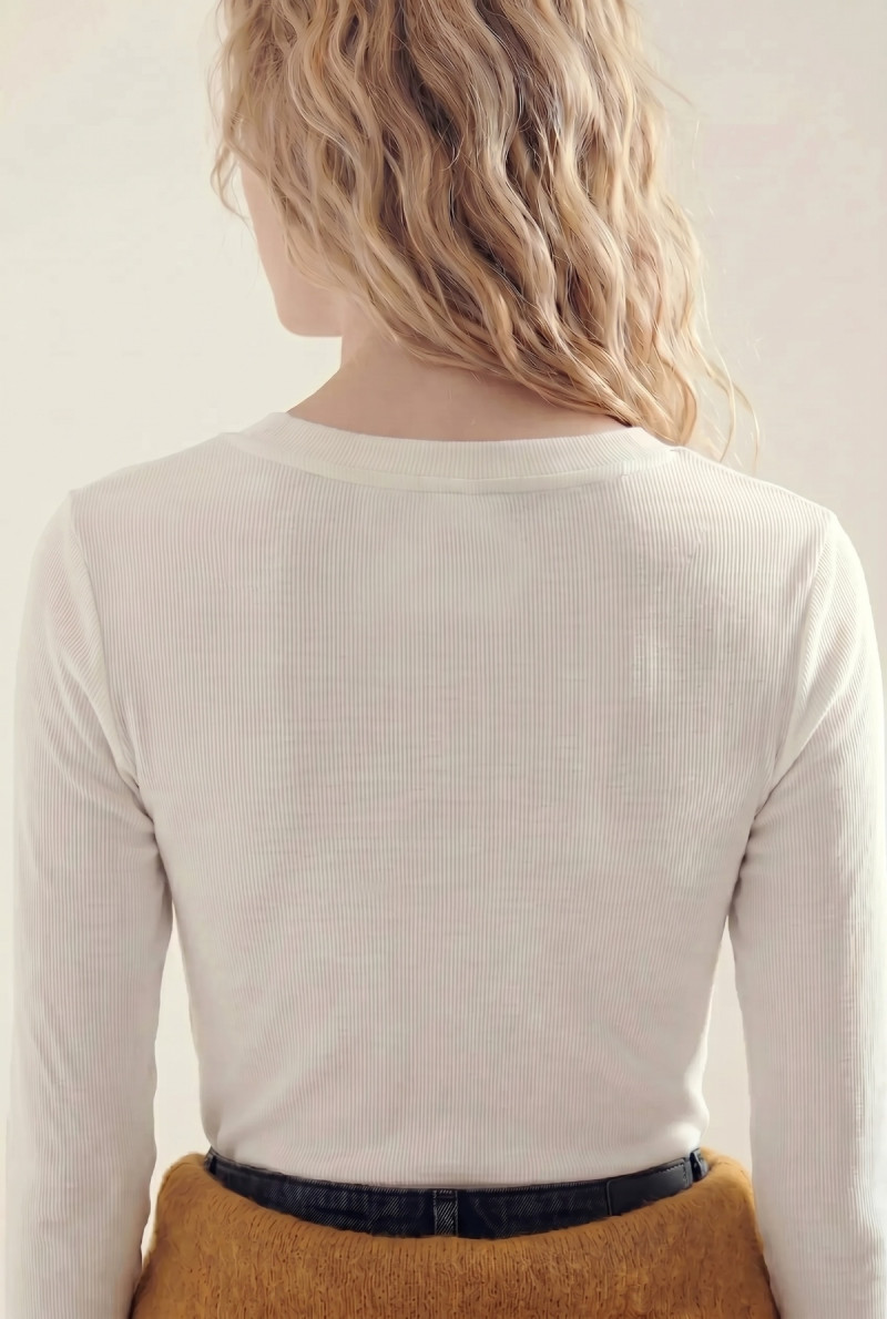 REMERA CUELLO V SIMONE