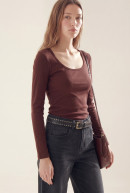 REMERA CUELLO CUADRADO SIMONE