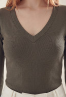 REMERA CUELLO V SIMONE