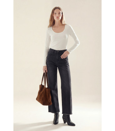 REMERA CUELLO CUADRADO SIMONE