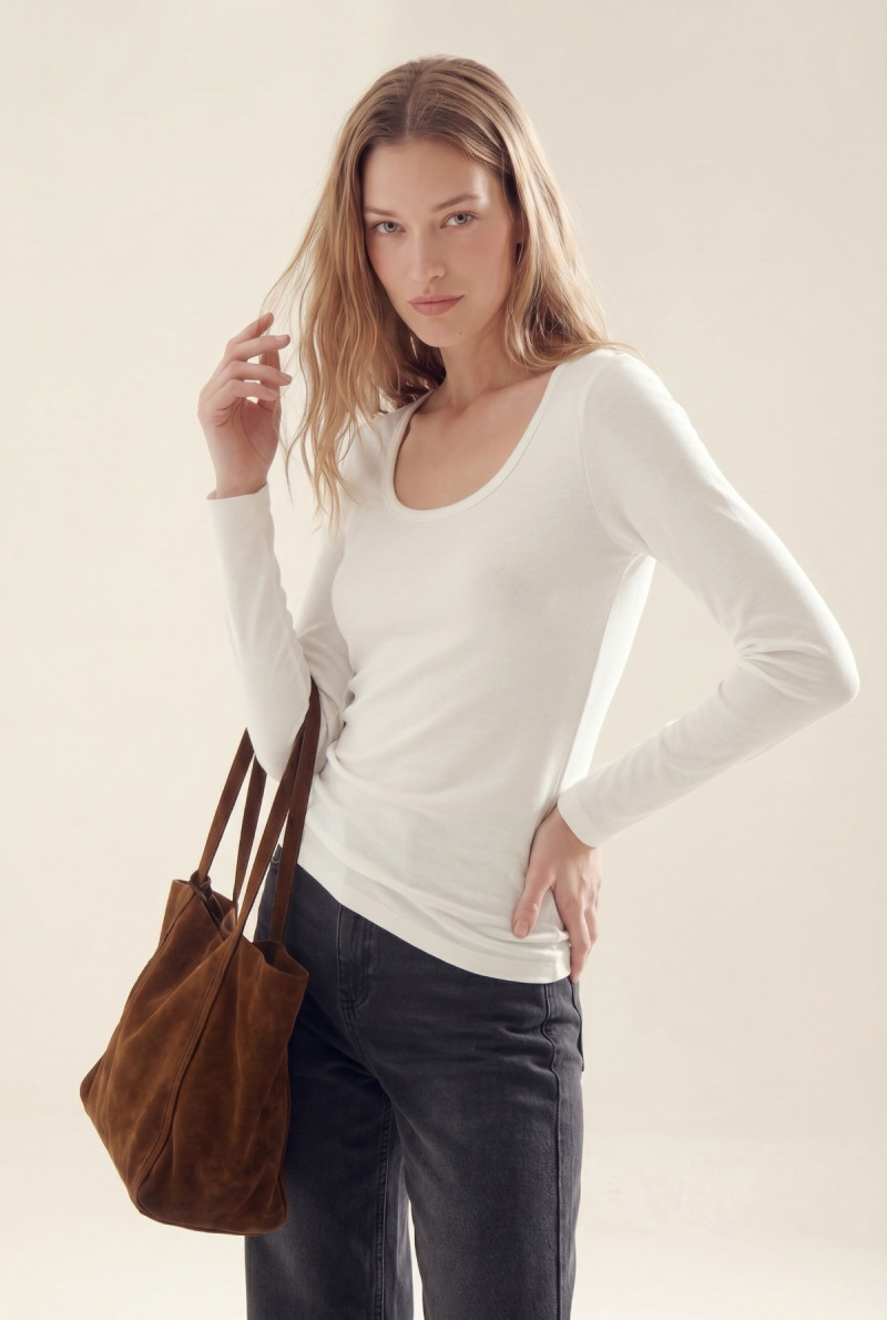 REMERA CUELLO CUADRADO SIMONE