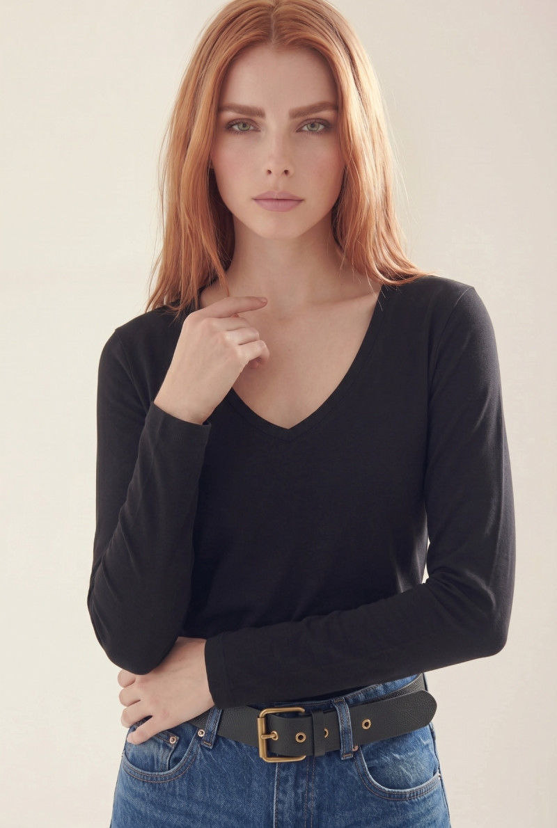 REMERA CUELLO V SIMONE