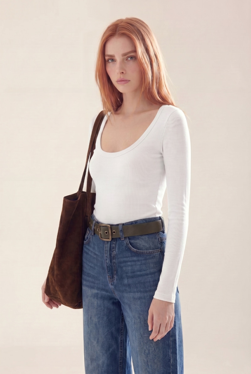 REMERA CUELLO U SIMONE