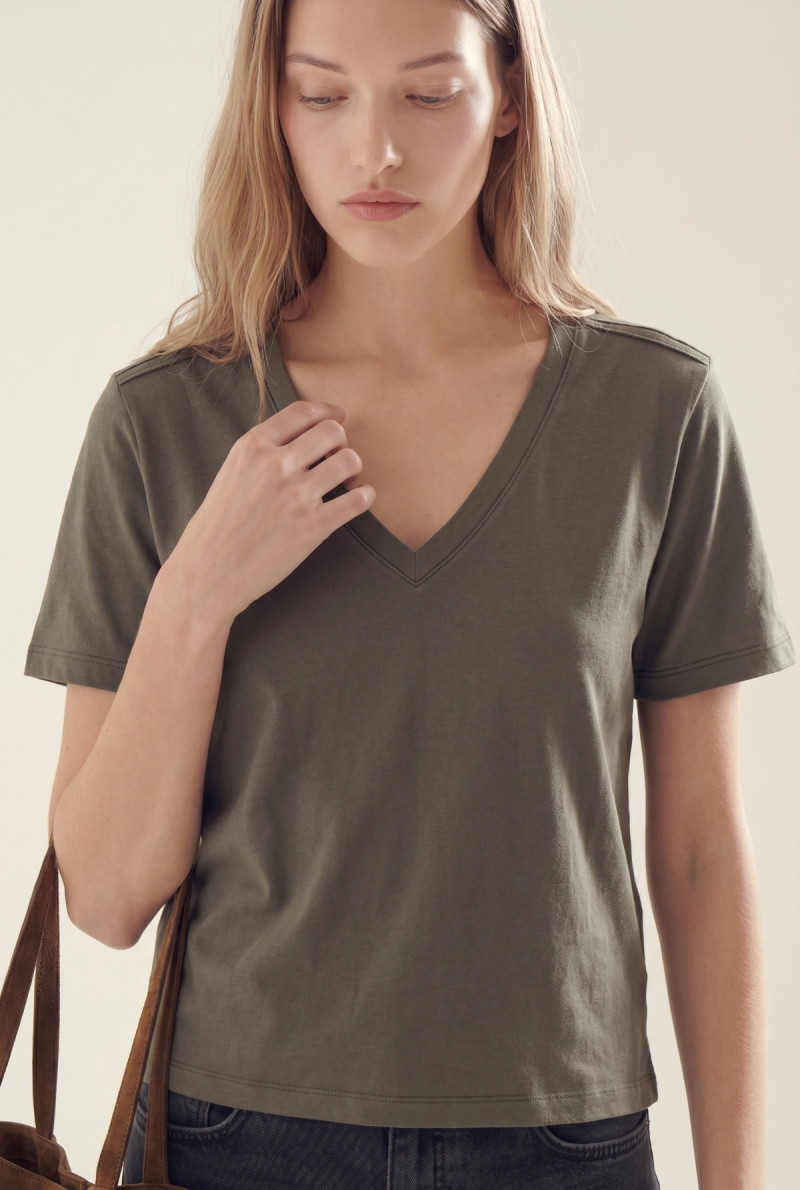 REMERA CUELLO V MANGA CORTA ALLISON