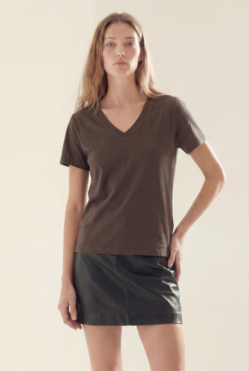 REMERA CUELLO V MANGA CORTA ALLISON