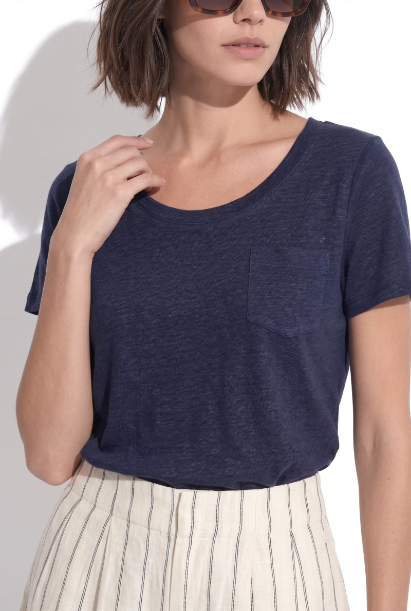 REMERA ESCOTE U MARVIN