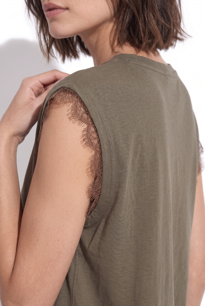REMERA CUELLO REDONDO SIMONE