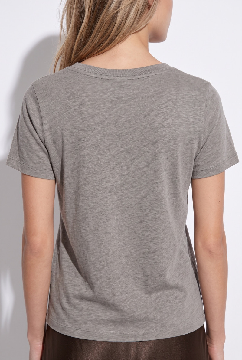 REMERA ESCOTE U MARVIN