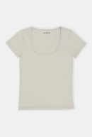 REMERA ESCOTE CUADRADO IRIS