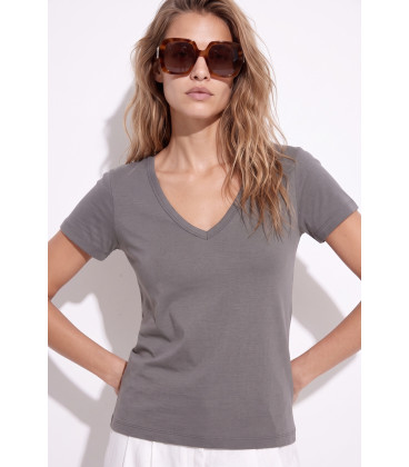 REMERA ESCOTE V IRIS
