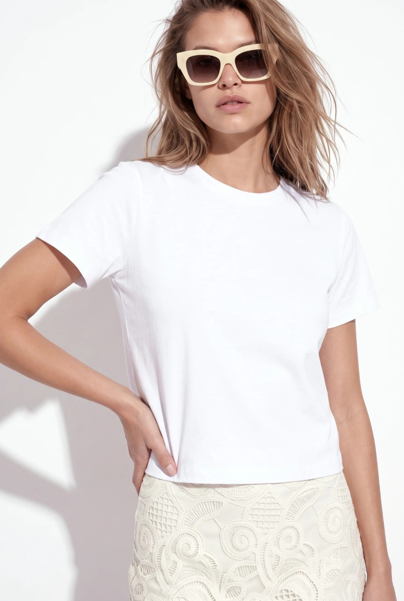 REMERA ESCOTE REDONDO IRIS