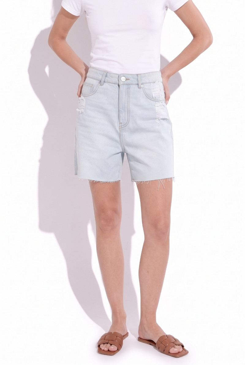 SHORT CON ROTURAS CHUCK