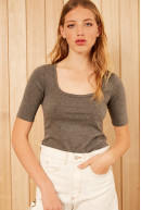 REMERA C/R M/CODO NOAH
