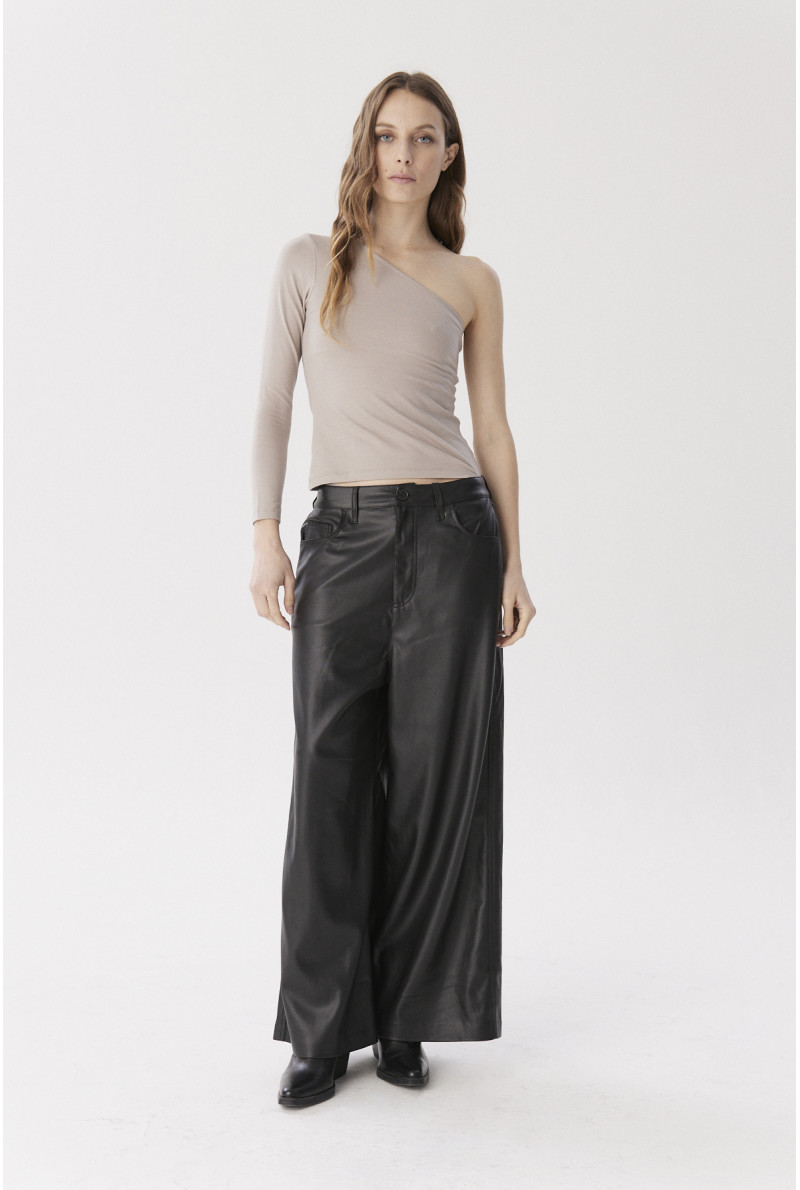 REMERA ASIMETRICA NORAH